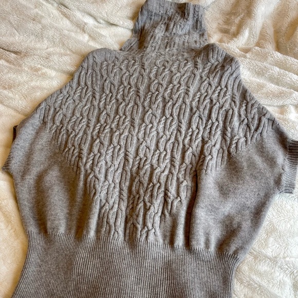 Guido Lombardi, cropped Sweater, gray. EUC - Picture 2 of 9